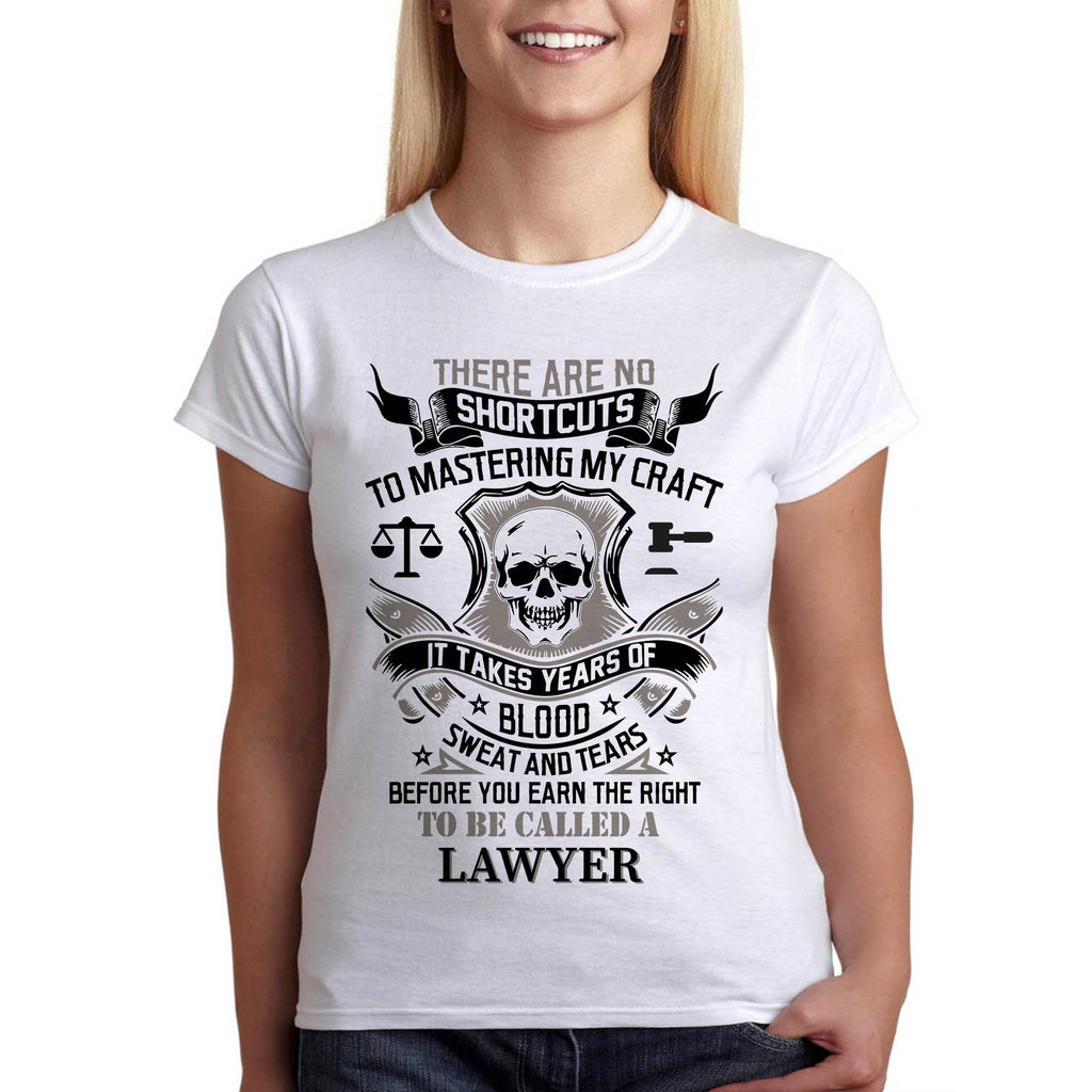 Необходими са години на кръв, сълзи и пот, за да се наричаш адвокат тениска подарък - Printo.bg