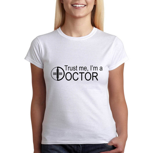 Повярвай ми аз съм доктор - тениска за доктор - Printo.bg